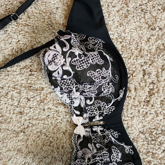 Lace Bra, 32D - Picture 2 of 4